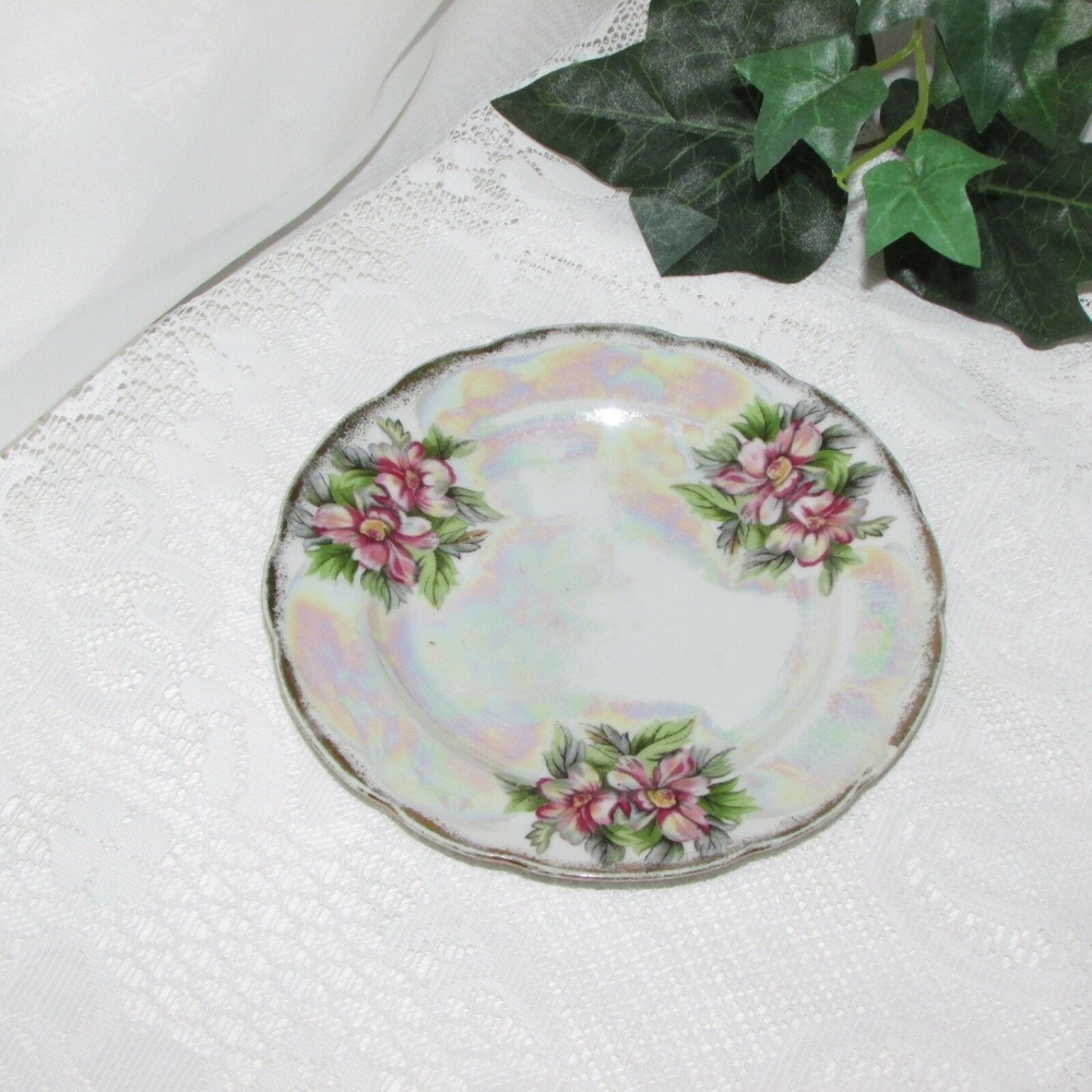 Pretty Vintage Cake Plate White Luster Pink Floral 7 1/8" Japan Opalescent - Picture 2 of 3